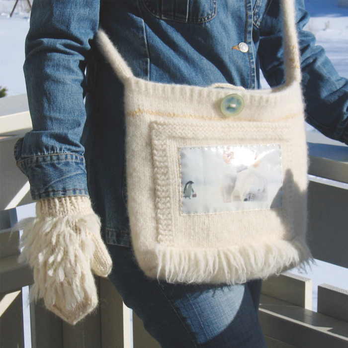 strikkedaapen-happyknitting Strikkeoppskrift på lue, votter og veske.