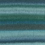 Lang Yarns Cloud chunky merino inneholder 90% Virgin wool (Merino extrafine – mulesing free) 10% Nylon Superwash. Garn lengde 260m / 100g. Strikkefasthet: 13 masker og 20 omganger på pinne 7 = 10 cm. Her i fargen 10.