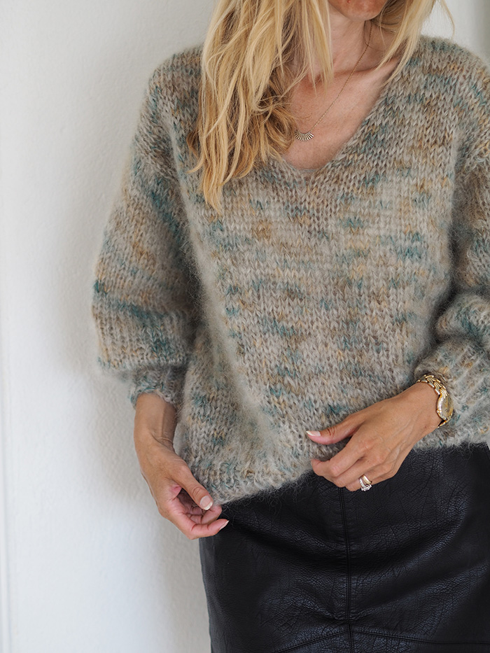 Mira genser fra Tove Lindtein. Strikkepakken inneholder garn og oppskrift. Designet i Bella kidsilk mohair fra Permin