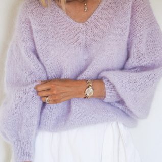 Strikkeoppskriften Mira genser fra Tove Lindtein strikkes i Bella fra Permin
