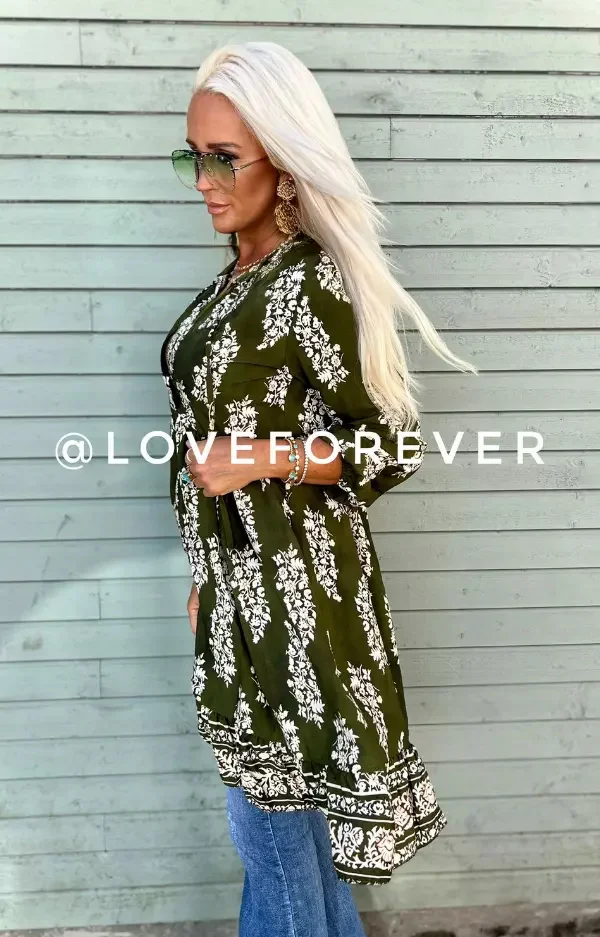 Lucy tunic fra Love forever. Her i fargen army.