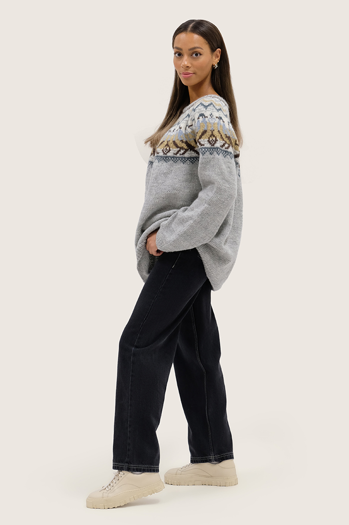 Strikkepakken Måltrost genser fra Skappel inneholder oppskrift og strikkegarnet Spinnvill.